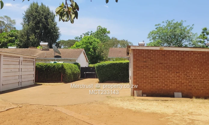 Neat simplex garden flat (Sole Mandate)