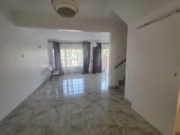 2 Bedroom Flat & Apartment