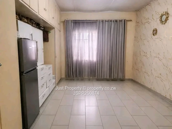 Spacious 4-Bed Hatfield Home with Title Deeds