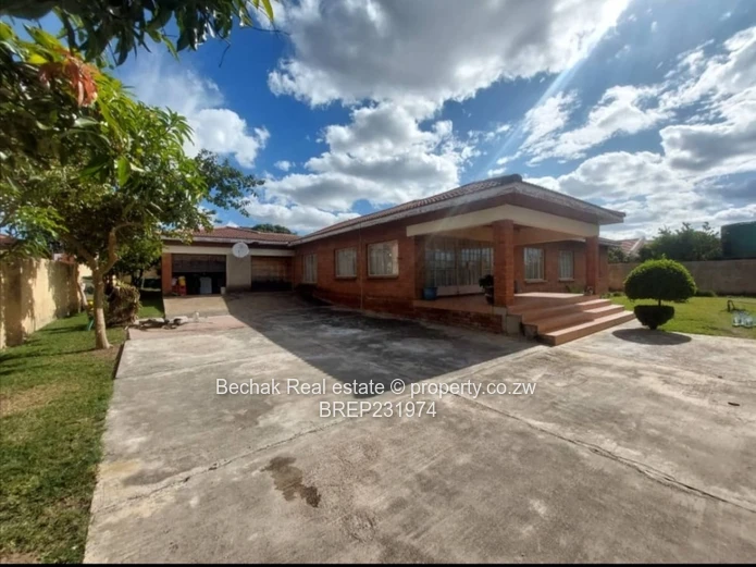 Brick Bungalow in Selbourne Park — 3-Bed, Large Driveway & Borehole