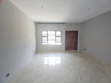 2 Bedroom Flat & Apartment