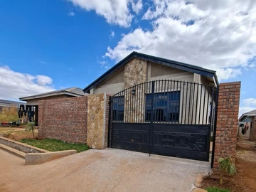 2 Bedroom Flat & Apartment