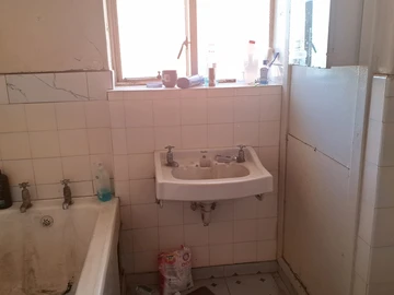 2 Bedroom Flat & Apartment