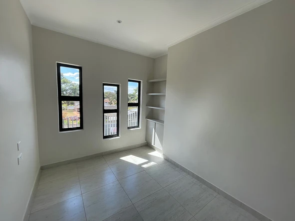2 Bedroom Flat & Apartment