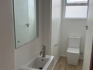 3 Bedroom Flat & Apartment