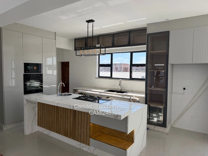 Spacious 4-Bed Arlington House w/ Borehole & Modern Kitchen
