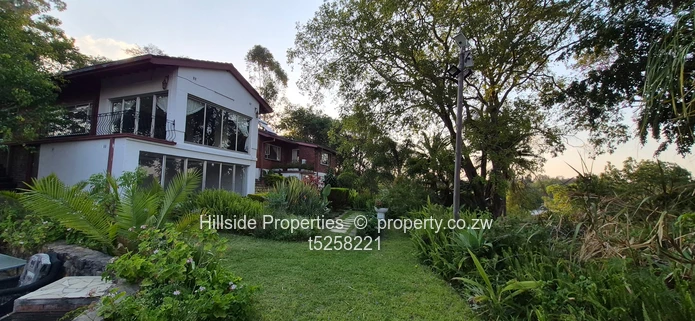 Glen Lorne 4-Bed 3-Bath: Modern Glass Wall & Garden