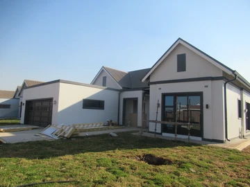 4 Bedroom Flat & Apartment