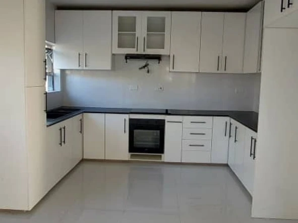 4 Bedroom Flat & Apartment