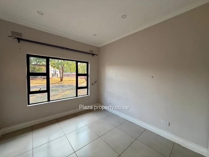 Space, Privacy & Security - Exclusive Helensvale Townhouse