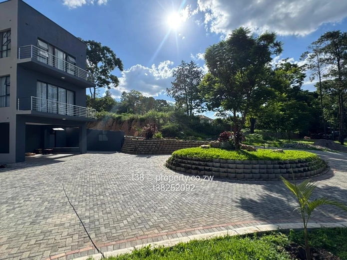 Luxury 5-Bed Umwinsidale: Pool, Terrace, Walk-in Closet & Borehole
