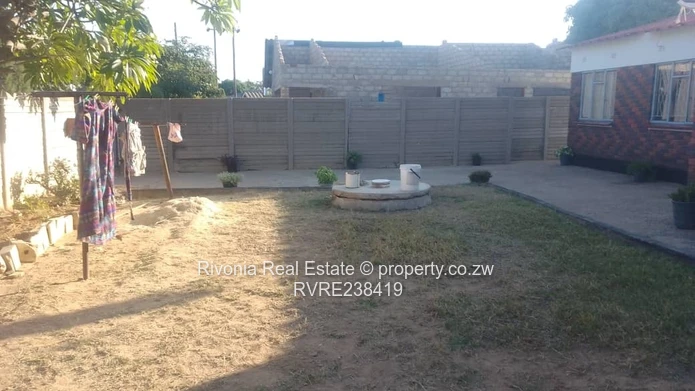 Zengeza 5 , 8 roomed house on 400sqm 45k deeds