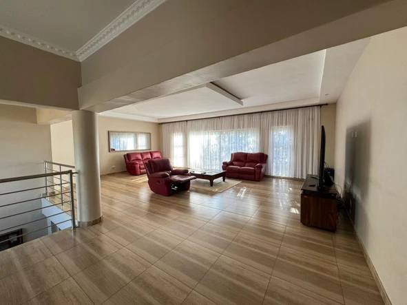 6 Bedroom House