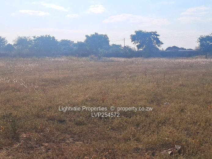 Agro-residential plot in Norton Knowe along Zvimba road (Sole Mandate)