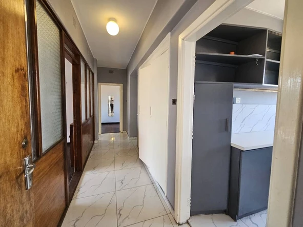 2 Bedroom Flat & Apartment