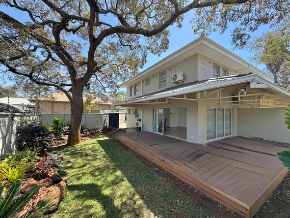 2 Bedroom Flat & Apartment