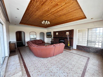 Farm & Agricultural Land