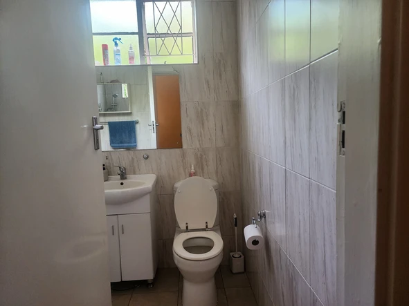 2 Bedroom Flat & Apartment