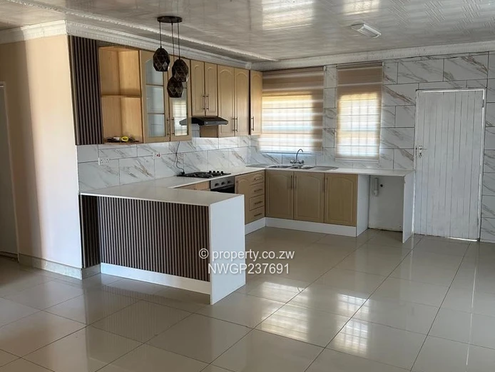 Selbourne Park 3-Bed Townhouse with Garage & Garden