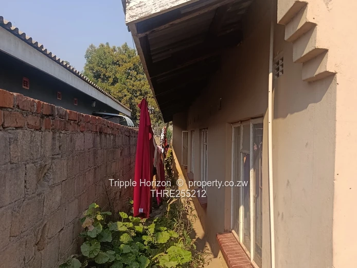Chitungwiza unit M house for sale- Borehole