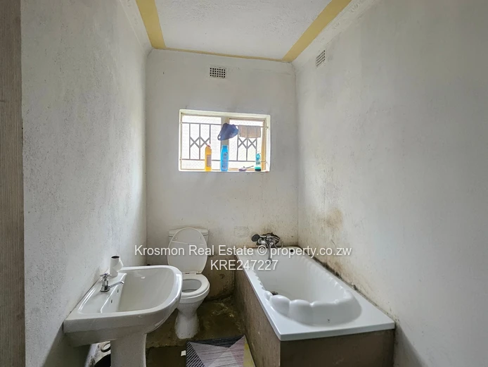 Cherutombo Gated walled 3-Bed with Garden, En-Suite & Decorative Ceilings — Marondera (Sole Mandate)