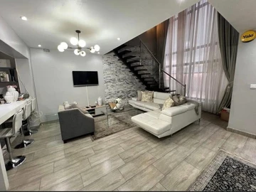 4 Bedroom Flat & Apartment