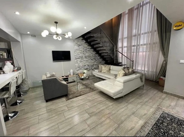 4 Bedroom Flat & Apartment