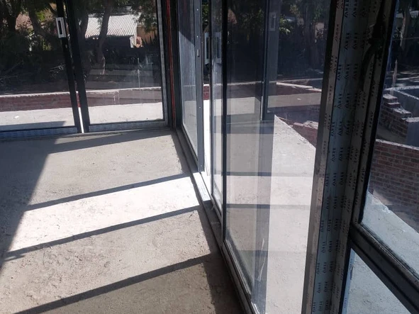 4 Bedroom Flat & Apartment