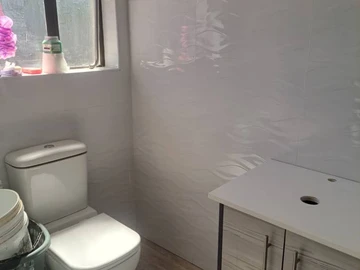 4 Bedroom Flat & Apartment