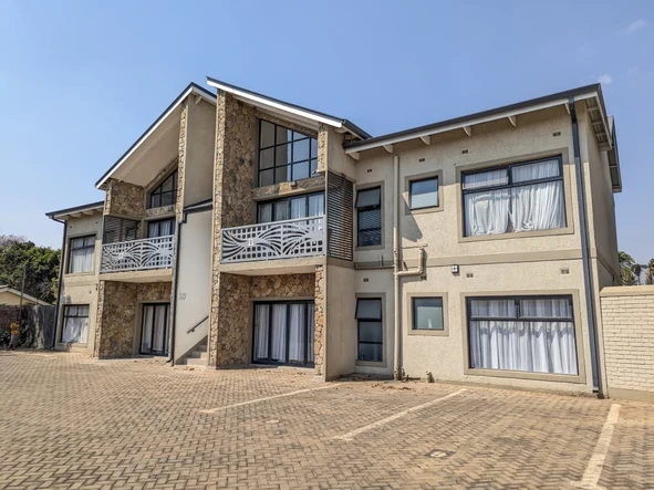 3 Bedroom Flat & Apartment