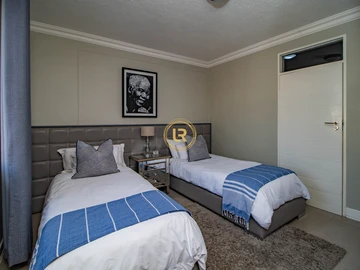 3 Bedroom Flat & Apartment