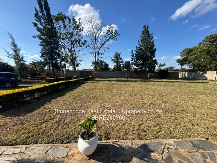 2 Bedroomed Manningdale House set on an Acre for sale