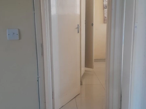 2 Bedroom Flat & Apartment