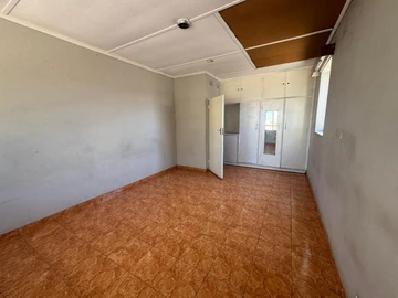 2 Bedroom Flat & Apartment
