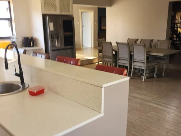 6 Bedroom House