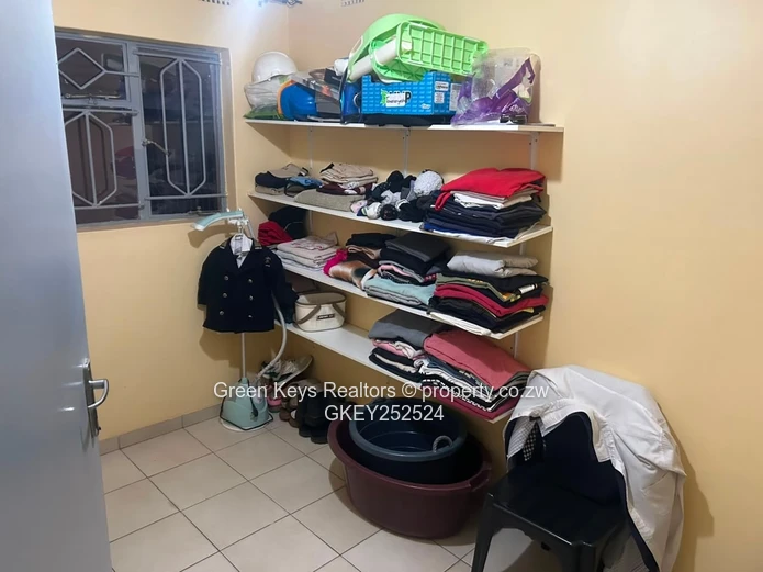 Zimre Park 4 beds to rent, in very good condition