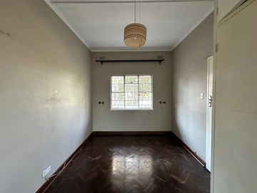 2 Bedroom Flat & Apartment