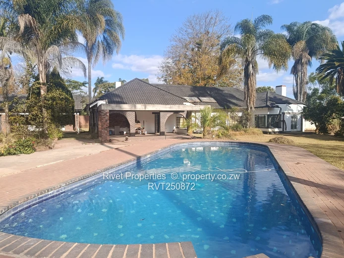 Spacious Highlands 5-Bed Home UNDER RENOVATION EXCELLENT LOCATION FOR ANYTHING (Sole Mandate)