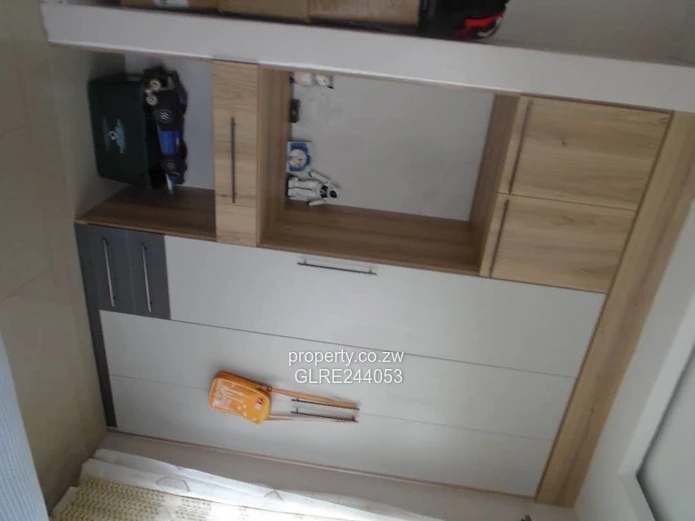 Modern 4-Bed Arlington Home with Double Garage & Borehole