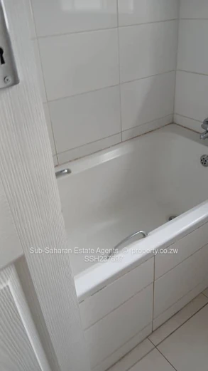 Marlborough 2-Bed House with Borehole & Garden