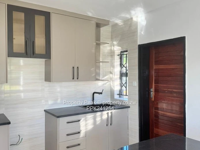 Newly Renovated 3-Bed Cottage in Queensdale