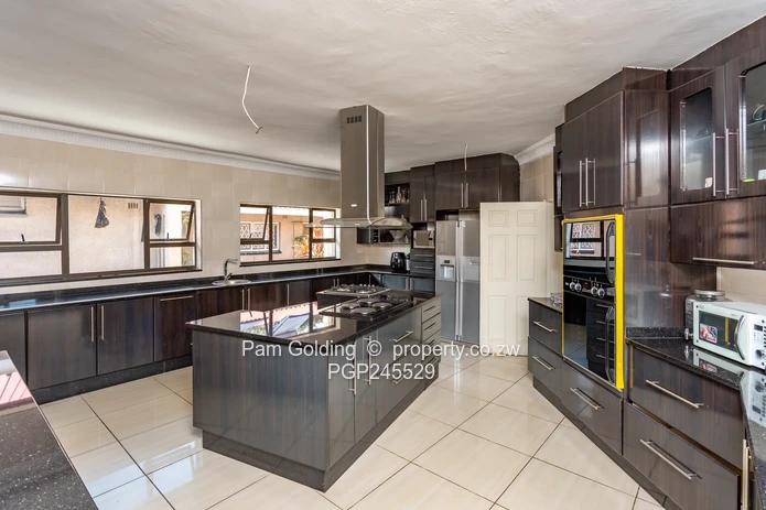 Spacious, Modern Family Home in a Secure Close. (Sole Mandate)