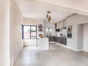 4 Bedroom Flat & Apartment