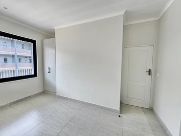 2 Bedroom Flat & Apartment