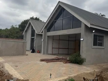 4 Bedroom Flat & Apartment