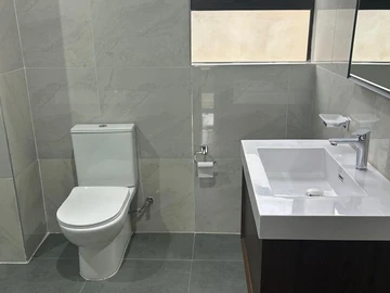 3 Bedroom Flat & Apartment