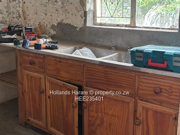 Msasa:  50m2 off Mutare Rd: 425k