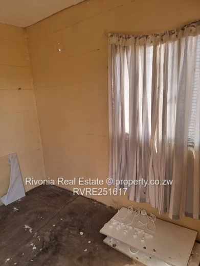 Marlborough 3-Bed Bungalow on 3600m² – Pool & Borehole