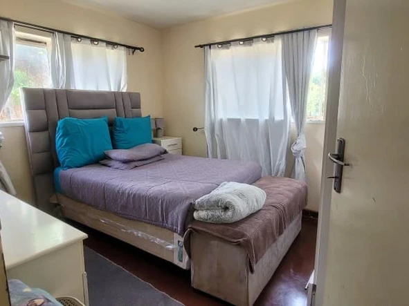 2 Bedroom Flat & Apartment