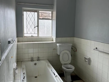 3 Bedroom Flat & Apartment